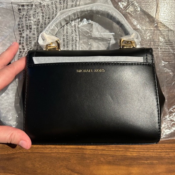 Michael kors leather purse ( brand new ) - Picture 2 of 7